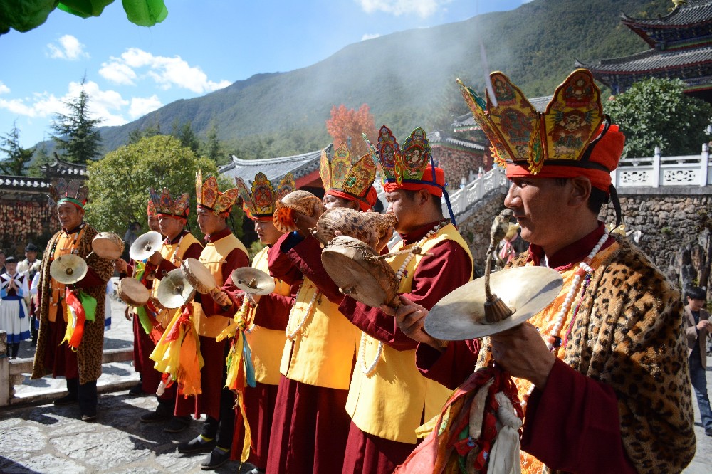 纳西族祭司服饰